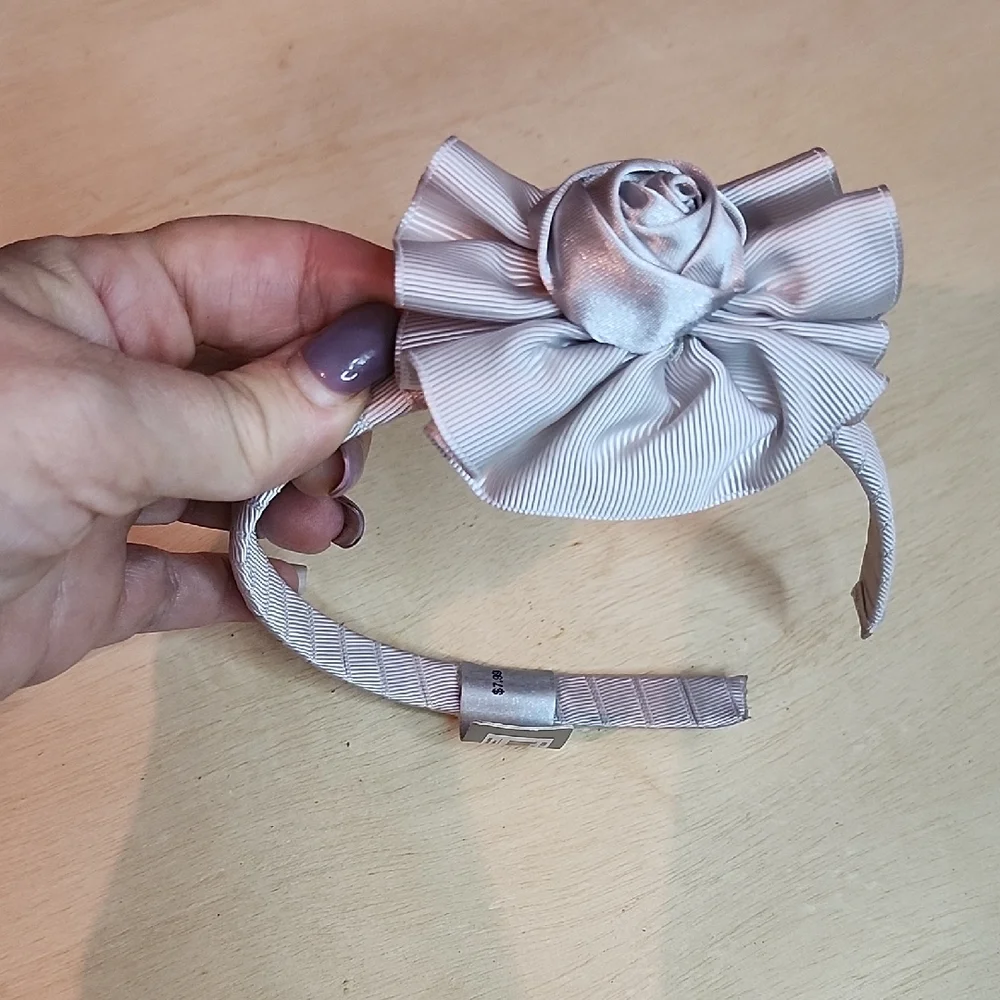 Elegant Silver Headband with Floral Accent